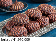 marshmallow in chocolate or marshmallow with a cup of coffee on a gray background of concrete and linen fabric. side view. Стоковое фото, фотограф Ирина Ручушкина / Фотобанк Лори