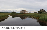 Сельские дома на озере Буссе, Сахалин. Стоковое фото, фотограф Ольга Корабельникова / Фотобанк Лори