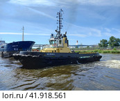 Буксир"Акмал".Река Нева.Санкт Петербург. (2023 год). Редакционное фото, фотограф Кургузкин Константин Владимирович / Фотобанк Лори