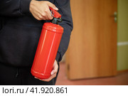 Man is holding fire extinguisher in the office. The concept of fire safety. Стоковое фото, фотограф Светлана Акифьева / Фотобанк Лори