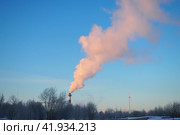 Smoke from a factory chimney. Ecological pollution. Air emissions polluting forest. Industrial waste. Industry metallurgical plant emissions. Smog and bad ecology. Central heating of CHP in winter. Стоковое фото, фотограф Юлия Петровская / Фотобанк Лори