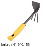 Садовый инструмент для прополки грядок на белом фоне. Garden hoe tool isolated on white background. Стоковое фото, фотограф Татьяна Д / Фотобанк Лори