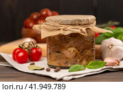 Homemade pork stew in a glass jar, fresh canned, stewed meat. Стоковое фото, фотограф Наталья Угрюмова / Фотобанк Лори