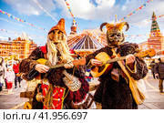 Ряженые на Масленице (2020 год). Редакционное фото, фотограф Андрей Бойков / Фотобанк Лори