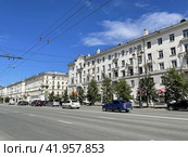 Россия, город Екатеринбург, улица Якова Свердлова, дома 58, 60, 62 летом в солнечную погоду (2021 год). Редакционное фото, фотограф Овчинникова Ирина / Фотобанк Лори