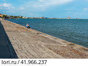 Набережная в Евпатории, Крым (2016 год). Редакционное фото, фотограф Александр Щепин / Фотобанк Лори