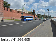 Кремлевская набережная. Москва (2014 год). Редакционное фото, фотограф lana1501 / Фотобанк Лори