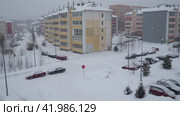 Petrozavodsk Karelia Russia 01.12.24 Frosty winter. Cityscape. Snow is falling. Multicolored five-story houses. Extremely north. Large-panel housing construction. White beautiful slowsnowflakes fall (2017 год). Редакционное видео, видеограф Юлия Петровская / Фотобанк Лори