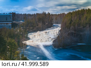 Водопад Гирвас в Карелии. Кондопожский район. Весенний сброс воды на Пальеозерской ГЭС. Стоковое фото, фотограф Сергей Цепек / Фотобанк Лори
