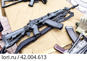 Russian Kalashnikov assault rifle AK-12 SU (2023 год). Редакционное фото, фотограф FotograFF / Фотобанк Лори