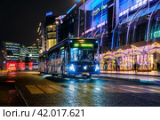 Electrobus in Moscow centre (2019 год). Редакционное фото, фотограф Василий Ворона / Фотобанк Лори