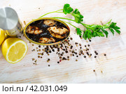 Marinated chipirones in ink with greens and lemon. Стоковое фото, фотограф Яков Филимонов / Фотобанк Лори