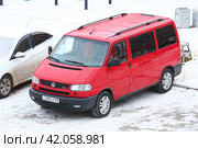 Volkswagen Caravelle T4 (2023 год). Редакционное фото, фотограф Art Konovalov / Фотобанк Лори