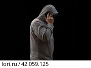 Phone fraud.Talking to phone scammers. Withdrawal of money via the Internet. Стоковое фото, фотограф Александр Поташев / Фотобанк Лори