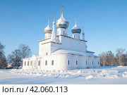 Старинный Крестовоздвиженский собор (1658г.) морозным январским днем. Тутаев (Романов-Борисоглебск). Ярославская область (2024 год). Стоковое фото, фотограф Виктор Карасев / Фотобанк Лори