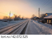 Winter evening village of Cherdyn. Slippery winter road. Стоковое фото, фотограф Саблин Станислав / Фотобанк Лори