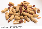 Bunch of ecological peanuts on a white background. Стоковое фото, фотограф Татьяна Яцевич / Фотобанк Лори