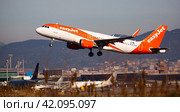 Barcelona, El Prat - February 02, 2020: Airline EasyJet plane takes off from the runway at Barcelona El Prat airport. Board number OE-IJV. Редакционное фото, фотограф Яков Филимонов / Фотобанк Лори