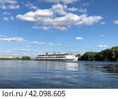 Теплоход на Москва-реке (2019 год). Редакционное фото, фотограф Maria Krayukhina / Фотобанк Лори