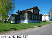 Жилой дом Поповых (позднее - мужская гимназия, конец XIX века, памятник архитектуры). Улица Карла Либкнехта, 21/7. Город Мышкин. Мышкинский район. Ярославская область. Россия (2010 год). Стоковое фото, фотограф lana1501 / Фотобанк Лори