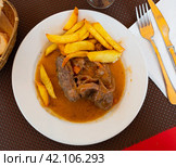 Lamb osso bucco with potatoes and vegetables on white plate. Стоковое фото, фотограф Яков Филимонов / Фотобанк Лори