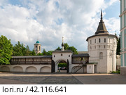 Южные ворота и башня Данилова монастыря. Москва (2019 год). Редакционное фото, фотограф Александр Щепин / Фотобанк Лори
