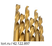 Желтые сверла различного размера на белом фоне. Various size golden drill bits isolated on white background. Стоковое фото, фотограф Татьяна Д / Фотобанк Лори