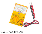 Желтый стрелочный мультиметр на белом фоне. Yellow arrow multimeter on a white background. Стоковое фото, фотограф Татьяна Д / Фотобанк Лори