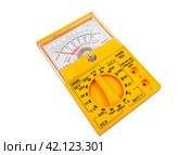 Желтый стрелочный мультиметр на белом фоне. Yellow arrow multimeter on a white background. Стоковое фото, фотограф Татьяна Д / Фотобанк Лори