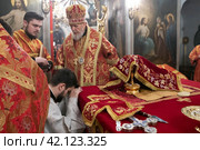Хиротония диакона Леонида Вадимовича Певень во пресвитера в Николо-Архангельском храме Балашихи (2024 год). Редакционное фото, фотограф Дмитрий Неумоин / Фотобанк Лори