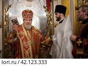 Хиротония диакона Леонида Вадимовича Певень во пресвитера в Николо-Архангельском храме Балашихи (2024 год). Редакционное фото, фотограф Дмитрий Неумоин / Фотобанк Лори