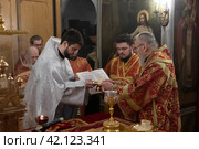 Хиротония диакона Леонида Вадимовича Певень во пресвитера в Николо-Архангельском храме Балашихи (2024 год). Редакционное фото, фотограф Дмитрий Неумоин / Фотобанк Лори