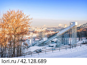 Смотровая площадка Воробьевы Горы, Лужники, Москва-Сити, канатная дорога, РАН, Москва (2024 год). Стоковое фото, фотограф Baturina Yuliya / Фотобанк Лори