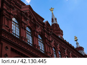 Details and elements of red brick State Historical Museum in Moscow in Russia (2023 год). Редакционное фото, фотограф Darja Belikova / Фотобанк Лори