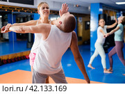 Young lady doing heel palm chin strike. Стоковое фото, фотограф Яков Филимонов / Фотобанк Лори
