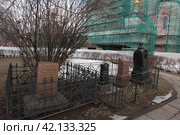 Захоронения на территории Новодевичьего монастыря Москвы (2018 год). Редакционное фото, фотограф Дмитрий Неумоин / Фотобанк Лори