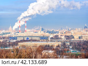 Смотровая площадка Воробьевы Горы, Лужники, дымящие трубы, Москва-Сити, канатная дорога, РАН, Москва (2024 год). Стоковое фото, фотограф Baturina Yuliya / Фотобанк Лори