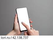Женщина держит смартфон, крупным планом руки. Смартфон с белым пустым экраном. Generative AI. Стоковое AI-изображение, AI-художник Щеголева Ольга / Фотобанк Лори