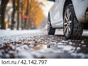 Winter tire. SUV car on snow road. Tires on snowy highway detail. close up view. Space for text. The concept of family travel to a ski resort. Winter or spring holidays adventures. Стоковое AI-изображение, AI-художник Ирина Михайличенко / Фотобанк Лори