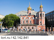 Храм Всех Святых на Кулишках в Москве на Славянской площади (2022 год). Редакционное фото, фотограф Солодовникова Елена / Фотобанк Лори