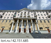 Дом музыки в Екатеринбурге летом в ясную погоду на улице Якова Свердлова, дом 30 (2021 год). Редакционное фото, фотограф Овчинникова Ирина / Фотобанк Лори