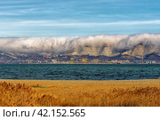 Creeping clouds on the eastern shore of Tsemes Bay in Novorossiysk (2022 год). Стоковое фото, фотограф Владимир Ушаров / Фотобанк Лори