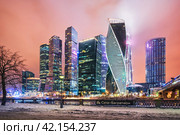 Небоскребы Москва-Сити и мост Багратион, Москва-река, Москва (2024 год). Стоковое фото, фотограф Baturina Yuliya / Фотобанк Лори