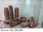 Трубы водопроводные. Золотая Орда. город Болгар. Конец  13-14 века. Национальный музей Республики Татарстан. Город Казань (2023 год). Редакционное фото, фотограф Александр Тараканов / Фотобанк Лори