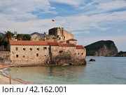 Budva, Montenegro - 06 May 018: The ancient city of Budva, Montenegro (2018 год). Редакционное фото, фотограф Сергей Стрелков / Фотобанк Лори
