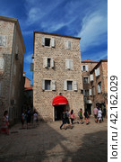 Budva, Montenegro - 06 May 018: The ancient city of Budva, Montenegro (2018 год). Редакционное фото, фотограф Сергей Стрелков / Фотобанк Лори