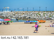 Город Каспийск, Каспийское море с пляжем. Республика Дагестан (2023 год) Стоковое фото, фотограф Руслан Лесков / Фотобанк Лори