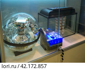 Шар-детектор Байкальского глубоководного нейтринного телескопа, экспозиция музея объединенного института ядерных исследований, город Дубна Московской области (2023 год). Редакционное фото, фотограф Вячеслав Палес / Фотобанк Лори