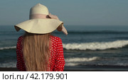Rear view of unrecognizable woman in red dress standing on beach, relaxation on background of ocean. Стоковое видео, видеограф А. А. Пирагис / Фотобанк Лори