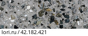 Concrete wall texture with pebbles. Decorative rough concrete surface with white, black and gray stones. Wide panoramic texture for background and design. Стоковое фото, фотограф Андрей Степанов / Фотобанк Лори